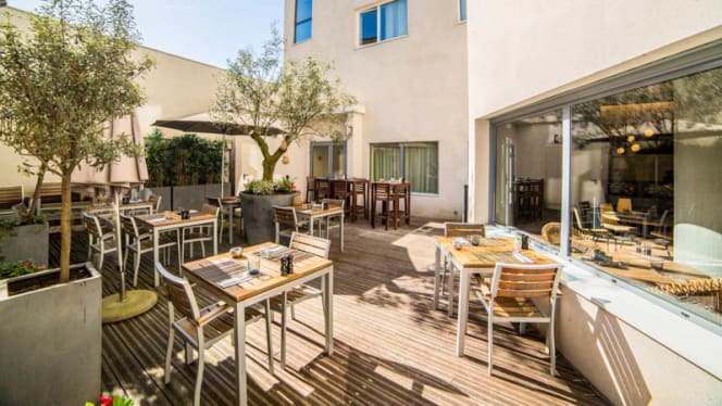 Kitchen and Bar by Courtyard Arcueil - Arcueil - 5