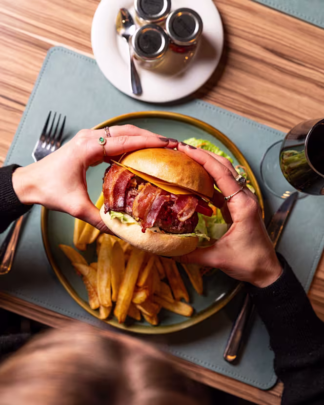 Kitchen and Bar by Courtyard Arcueil - Arcueil - 1