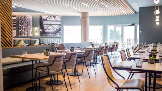 Kitchen and Bar by Courtyard Arcueil - Arcueil - 2