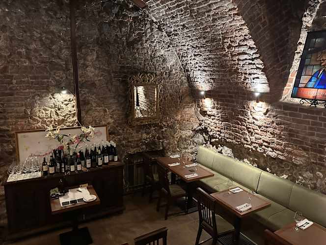 Cyrano Wine Bar - 8