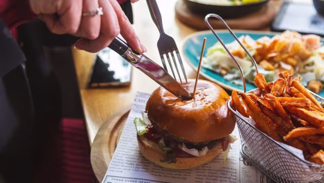 Arizona Burger & Bar - 8