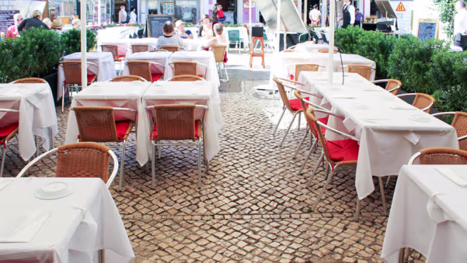 Chequers Bar & Restaurant - 8