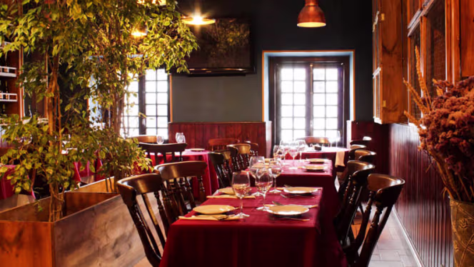 Chequers Bar & Restaurant - 6