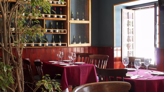 Chequers Bar & Restaurant - 3