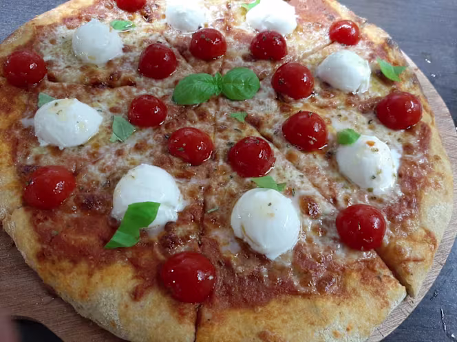 Claudio's Pizzas - 4