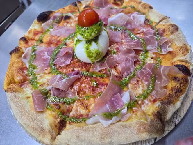 Claudio's Pizzas - 6