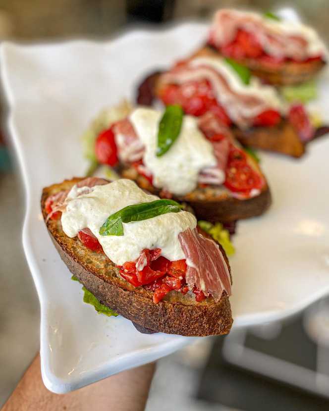 Sports Bar Italian Food - Carrer Ample - 9