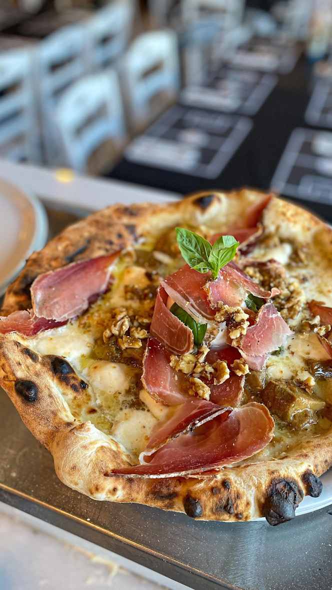 Sports Bar Italian Food - Carrer Ample - 8