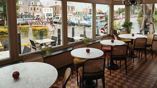 Bellevue Bar Bistro - 2