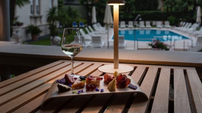 1910 Lounge & Restaurant - 9