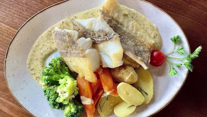 Lujo Seecafé & Restaurant - 5