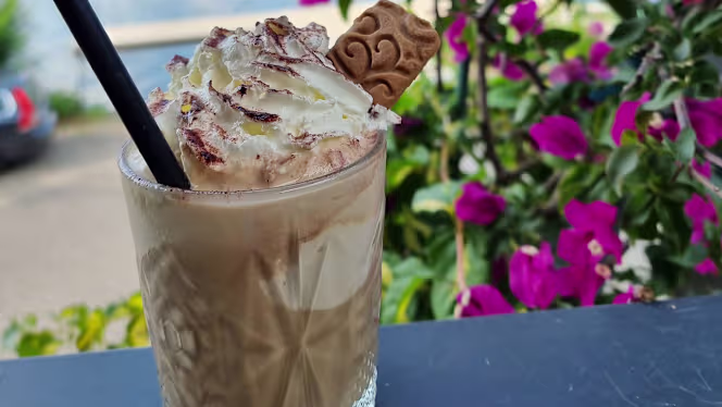 Lujo Seecafé & Restaurant - 1