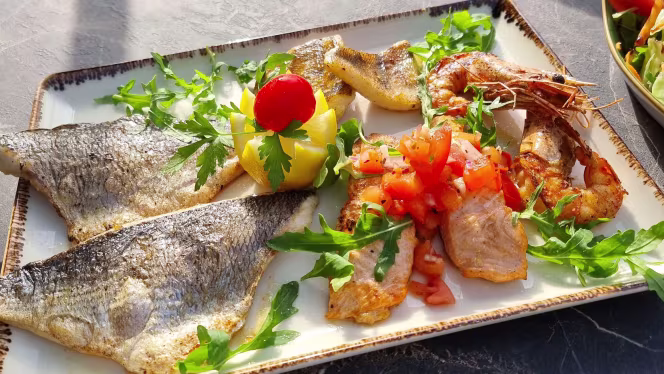 Lujo Seecafé & Restaurant - 1