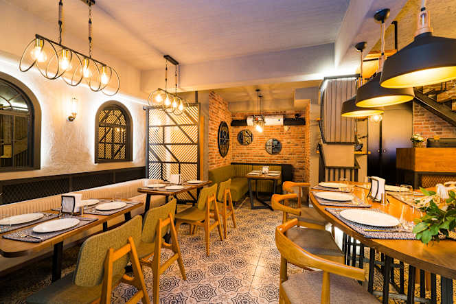 Mivan Restaurant & Cafe - 1