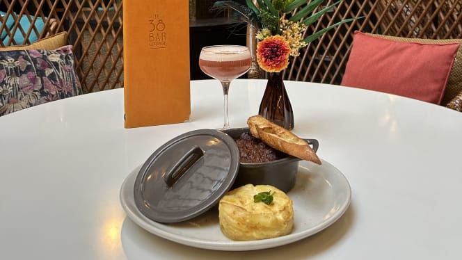 Le 38 Bar Lounge - 9