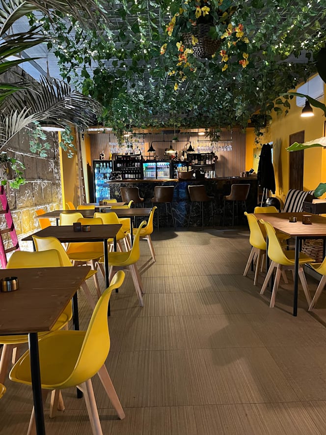 C'est la vie Lounge & Restaurant - 3