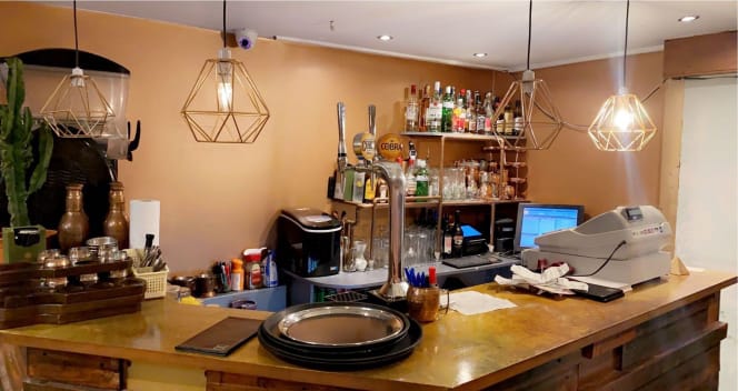 Jolly's Restaurant - 9