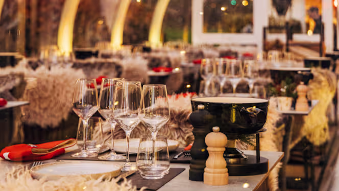 La Capsule by Moments - 2