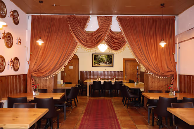 Band Amir Restaurant - 1
