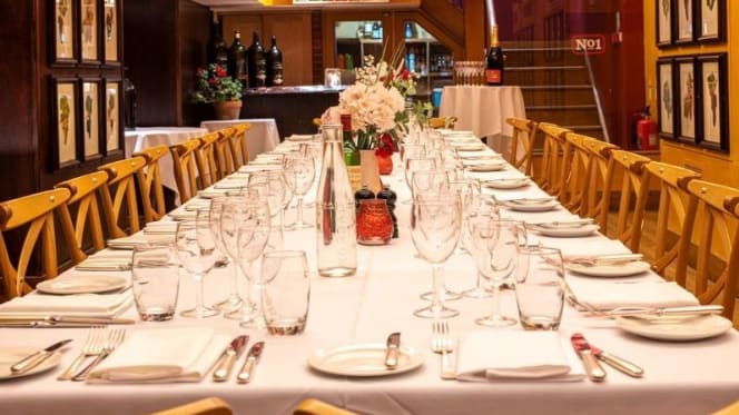 The Bleeding Heart Tavern Bar and Grill - 9