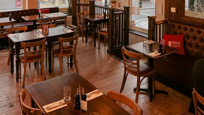 The Bleeding Heart Tavern Bar and Grill - 6