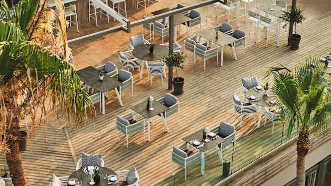 Seasky Restaurant Bar - 1