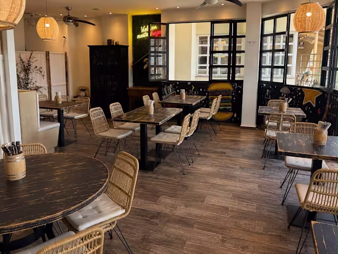 Las Tablas Burger - 2