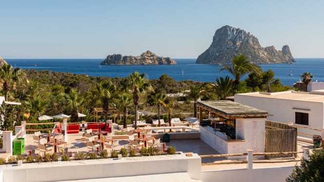 La Mirada by Petunia - 0