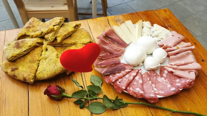 Da I'Coccia Pizza - Via Ippolito Nievo - 5