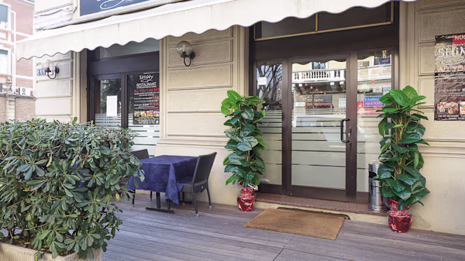 Shiny Sushi And Fusion Restaurant - Milano - 7