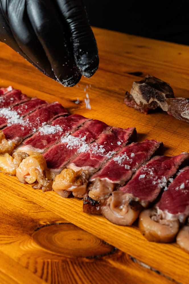 Trova Grill Steakhouse - 3