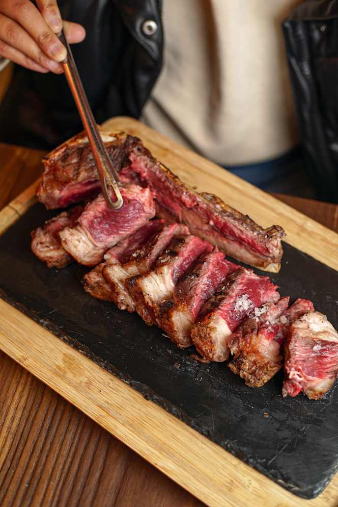 Trova Grill Steakhouse - 9