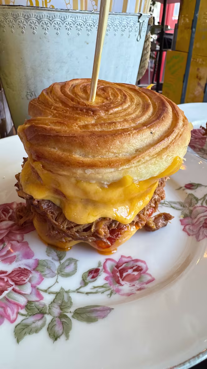 Aupa Caminito - Croissant Burger 🥐🍔 - 2