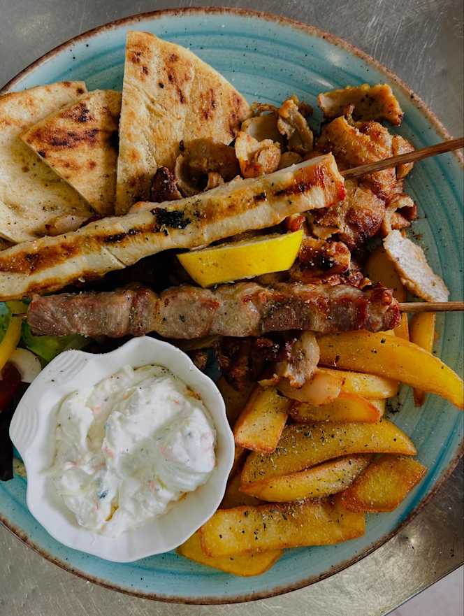 Helios Taverna Greca - Via Carlo del Prete 106D - 7