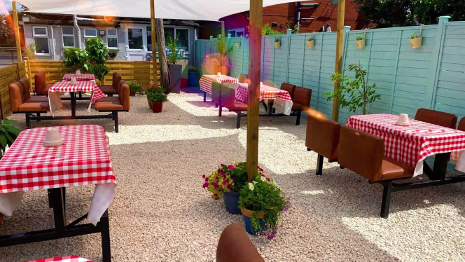 Six Hills Cafe' Bakery & Pizzeria - 9