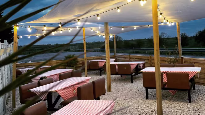 Six Hills Cafe' Bakery & Pizzeria - 8