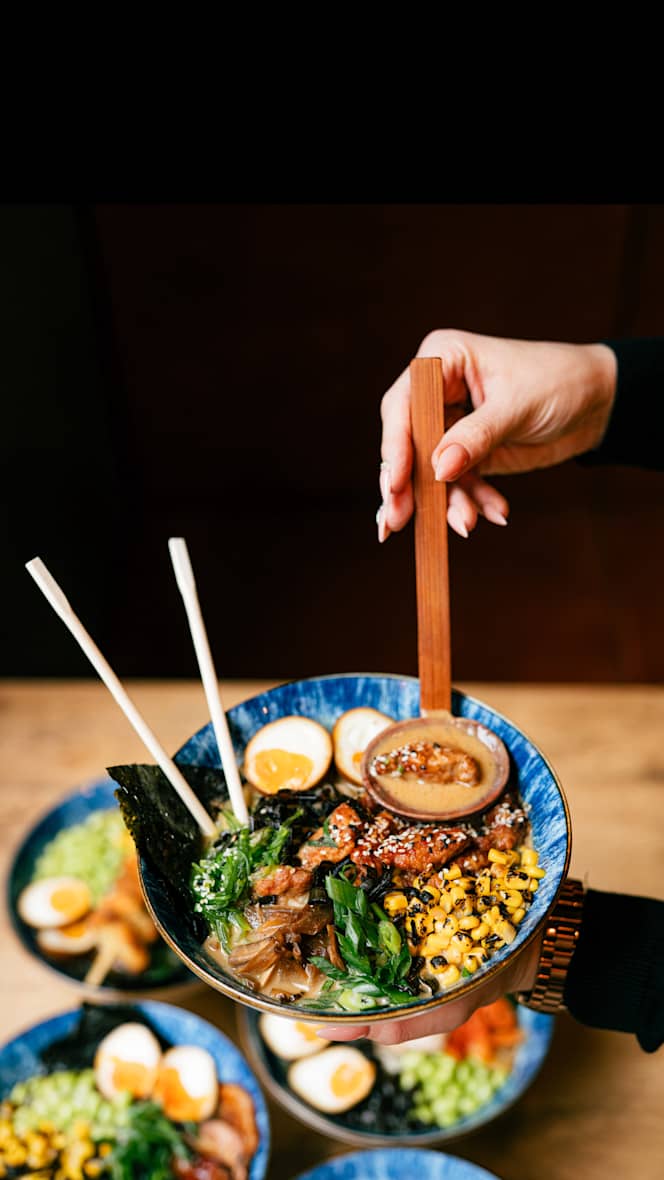 PINA Resto Bar Sushi & Ramen - 4