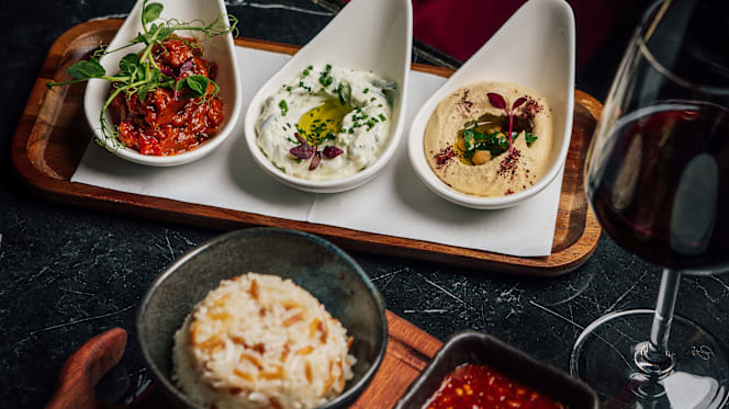 Azura Restaurant, Bar & Lounge - 5