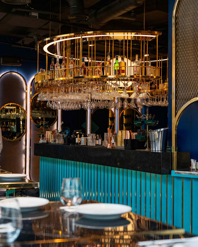 Azura Restaurant, Bar & Lounge - 2