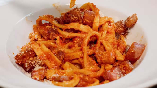 Lucy Drink & Grill - 6