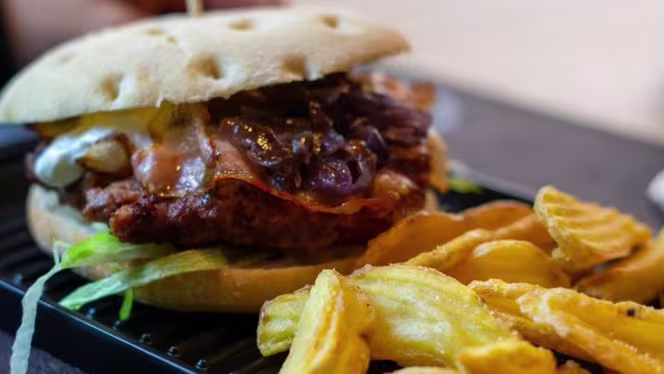 Lucy Drink & Grill - 5