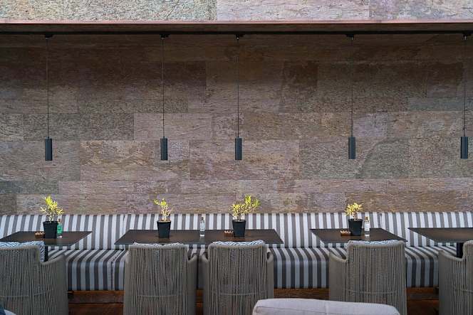The Bank Roof Bar - 4
