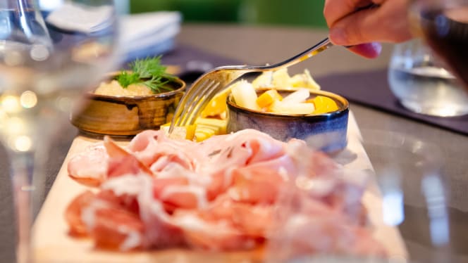 Grey Wine & Grill Restaurant - 1