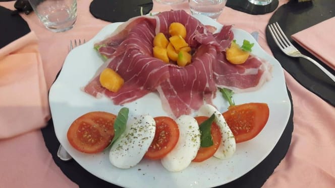 Hotel Lago Bin Restaurant - 8