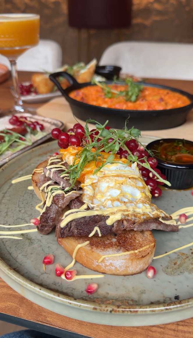 Alura Bar & Bistro - 6