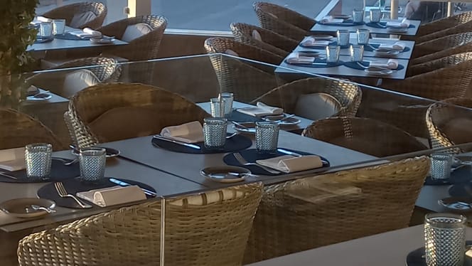 Old Navy Restaurant and Bar - 9