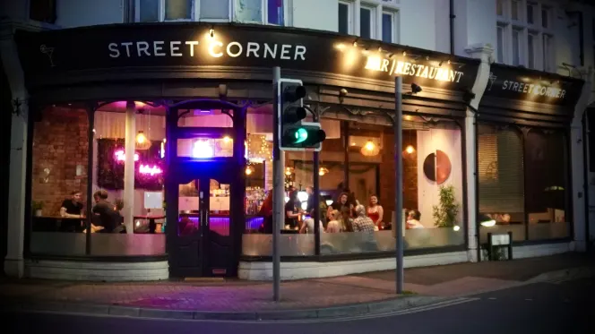 Street Corner Bar And Restaurant - Bournemouth - 0