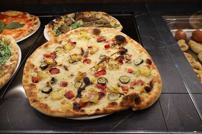 bigg boss pizzeria - 1