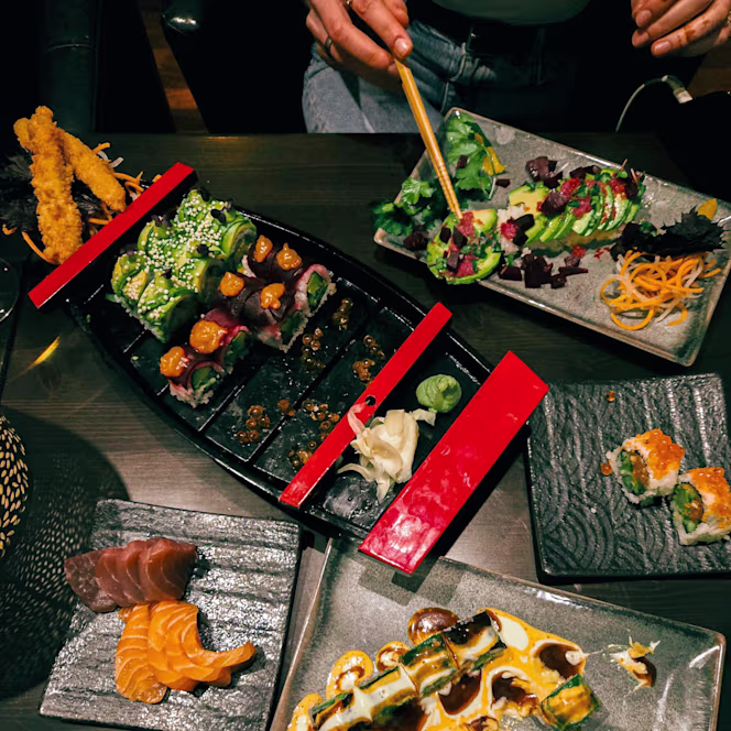 Raw Restaurant Sushi And More - 3