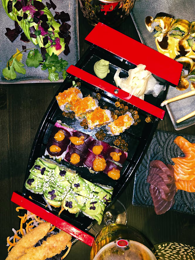 Raw Restaurant Sushi And More - 4